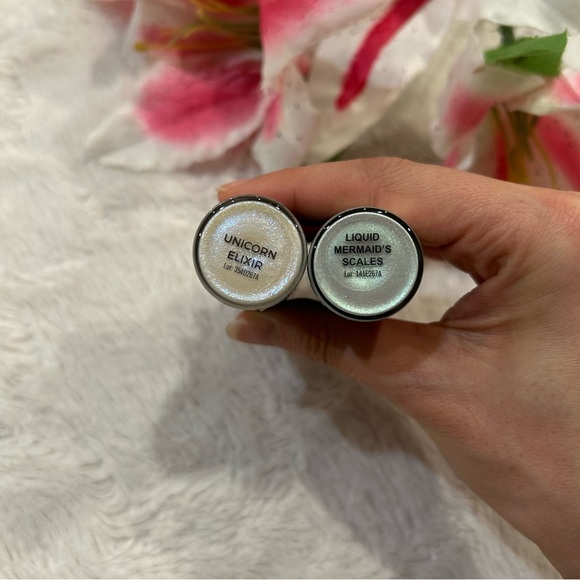 Revolution Skincare Highlighter Duo in Unicorn Elixir and Mermaid Scales - Picture 3 of 9